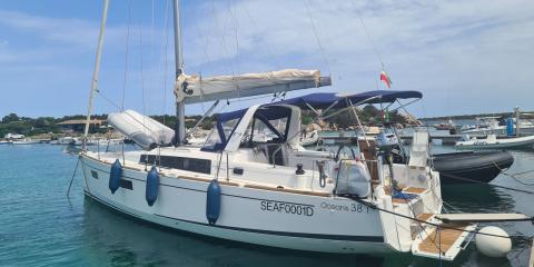 Beneteau Oceanis 38.1 - Illuminating